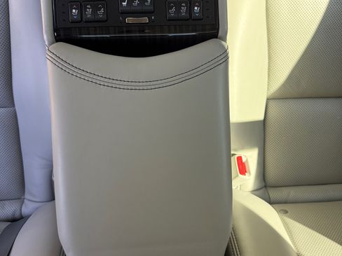 Used 2016 Lexus LS 600h L image 24