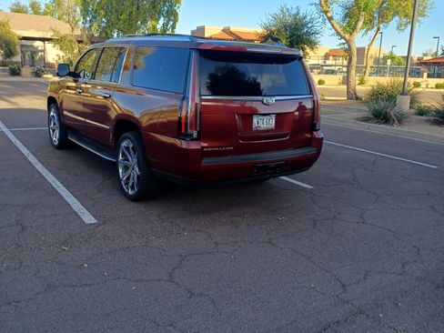 Used 2017 Cadillac Escalade ESV Luxury image 9