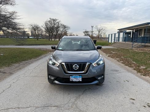 Used 2019 Nissan Kicks SR w/ SR Premium Package image 2
