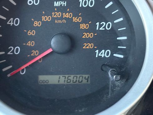 Used 2005 Toyota Highlander 2WD V6 w/ 3rd Row image 5