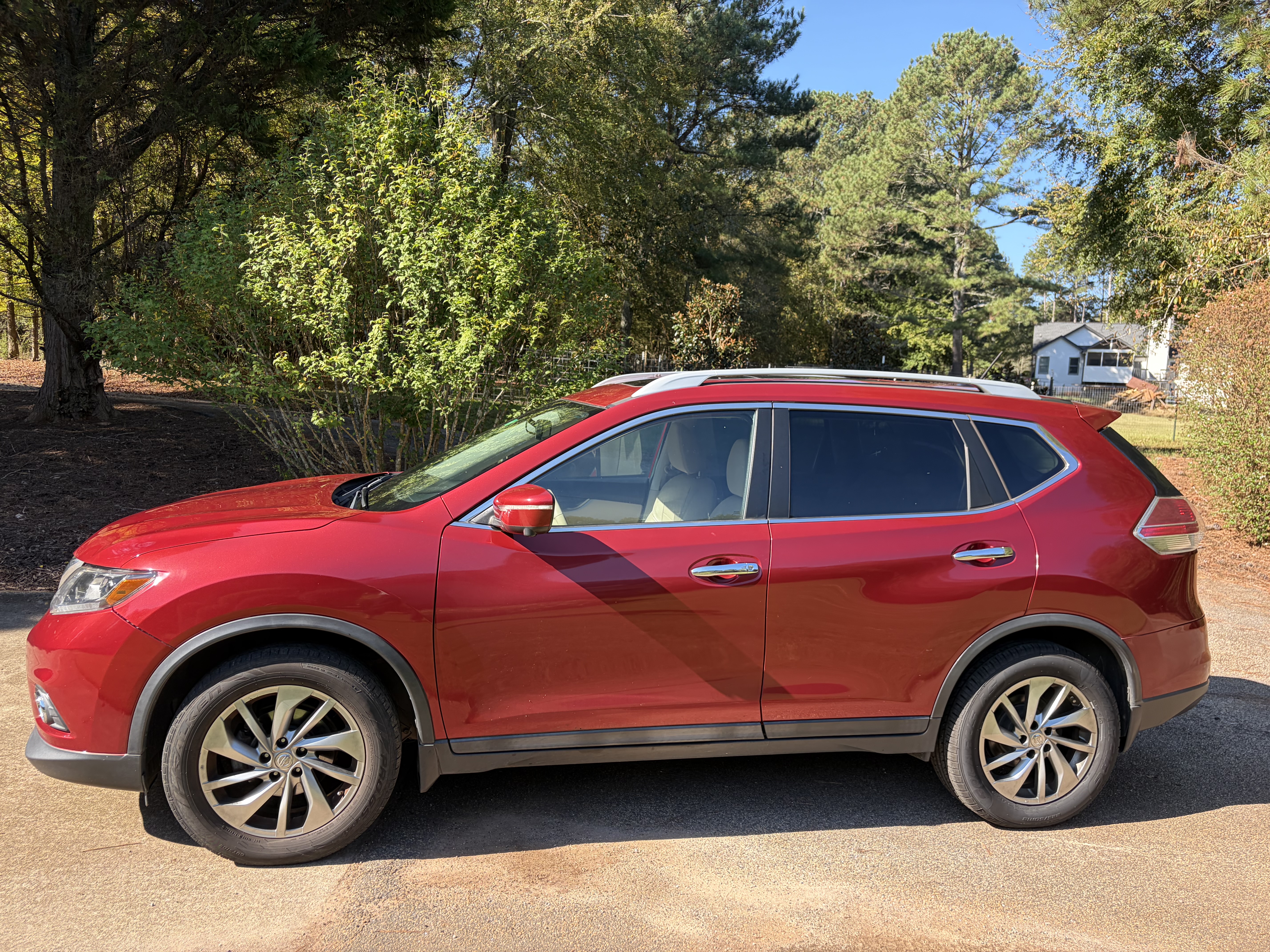 Used 2014 Nissan Rogue SL w/ SL Premium Package AWD/4WD image 2