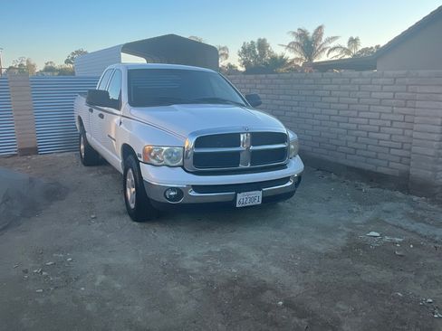 Used 2004 Dodge Ram 1500 Truck SLT image 2