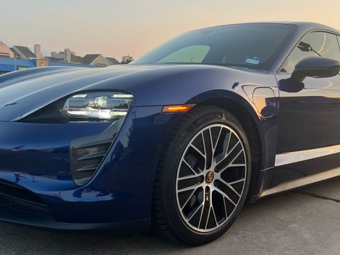 Used 2022 Porsche Taycan image 5