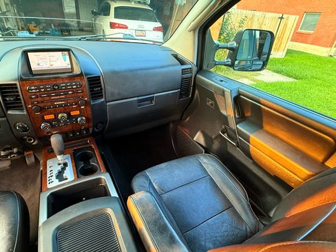 Used 2011 Nissan Titan SL w/ SL Technology Pkg AWD/4WD image 17