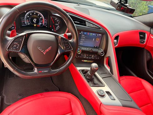 Used 2018 Chevrolet Corvette Z06 RWD image 12