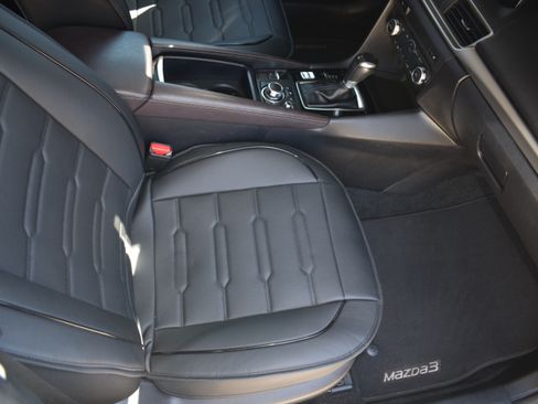 Used 2018 MAZDA MAZDA3 Touring FWD image 17
