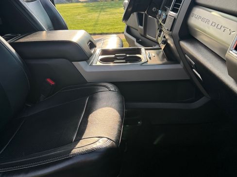 Used 2017 Ford F250 Lariat w/ Lariat Value Package AWD/4WD image 17