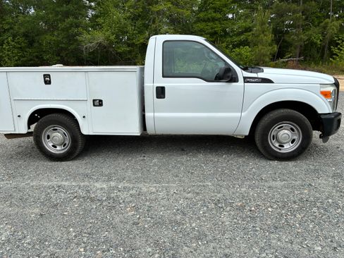 Used 2015 Ford F250 XL RWD image 4