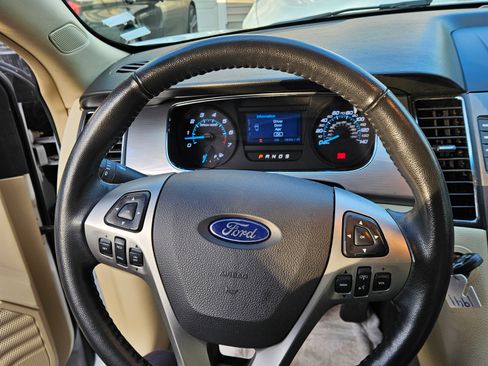 Used 2013 Ford Taurus SEL image 9