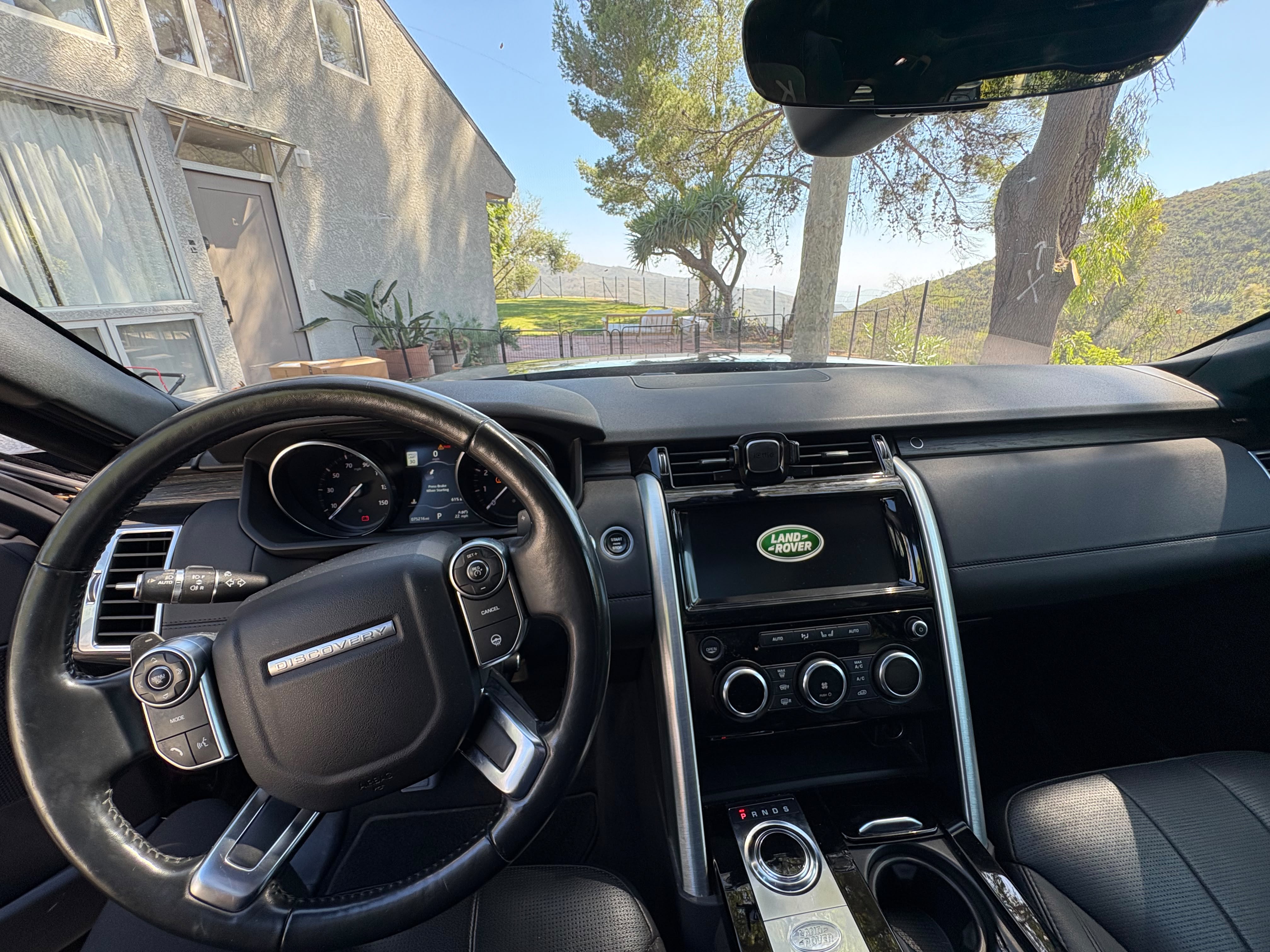 Used 2017 Land Rover Discovery HSE AWD/4WD image 19