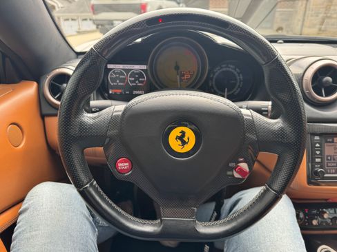 Used 2010 Ferrari California image 24