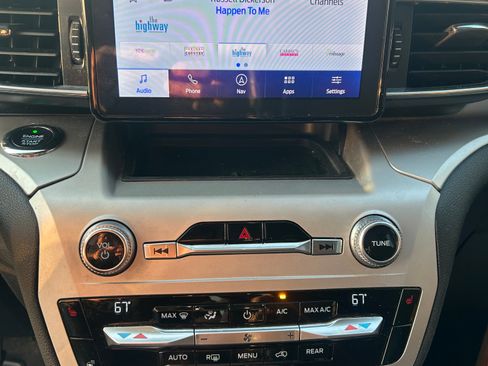 Used 2020 Ford Explorer XLT w/ Equipment Group 202A AWD/4WD image 12