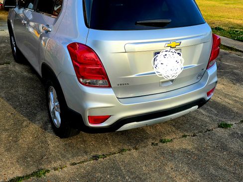 Used 2017 Chevrolet Trax LT w/ LT Convenience Package image 6