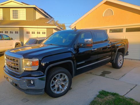 Used 2015 GMC Sierra 1500 SLT w/ SLT Crew Cab Value Package image 2