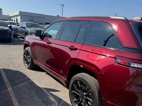 Used 2024 Jeep Grand Cherokee Limited 4xe image 5