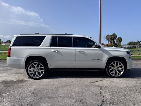 Used 2015 Chevrolet Suburban LT RWD image 6