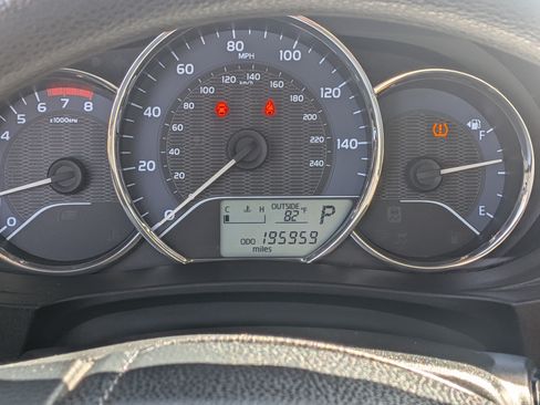 Used 2014 Toyota Corolla LE image 2