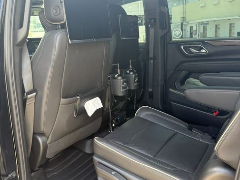 Used 2023 Chevrolet Suburban Premier image 10