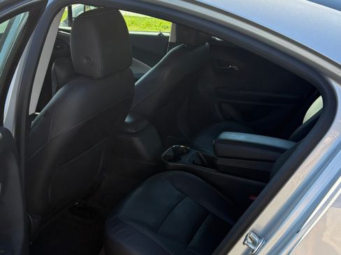 Used 2014 Chevrolet Volt Premium w/ Premium Trim Package FWD image 9