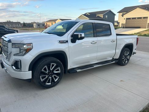 Used 2020 GMC Sierra 1500 Denali w/ Technology Package AWD/4WD image 4