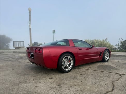 Used 2004 Chevrolet Corvette Coupe w/ Preferred Equipment Group RWD image 10