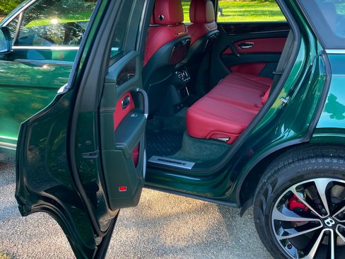Used 2019 Bentley Bentayga AWD/4WD image 10