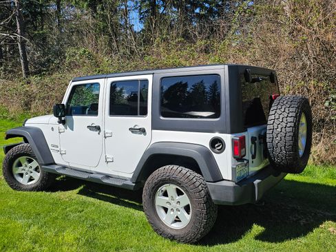 Used 2018 Jeep Wrangler Unlimited Sport S image 14