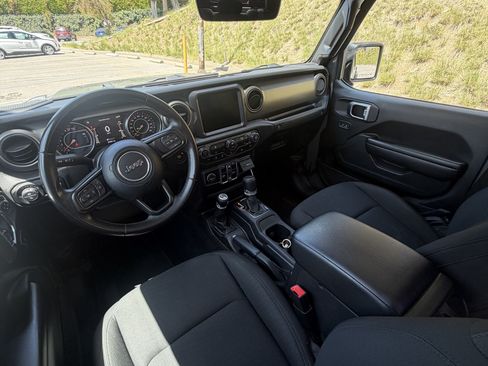 Used 2020 Jeep Gladiator Sport w/ Quick Order Package 24S AWD/4WD image 8