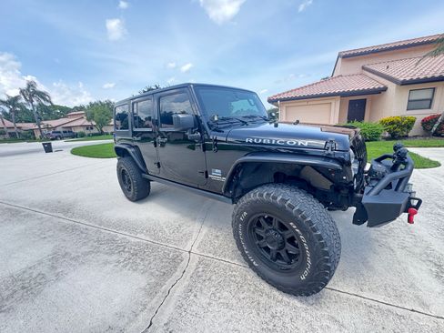 Used 2017 Jeep Wrangler Unlimited Rubicon AWD/4WD image 4