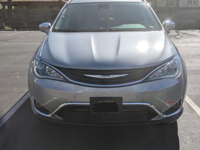 Used 2018 Chrysler Pacifica Limited w/ Advanced Safetytec Group