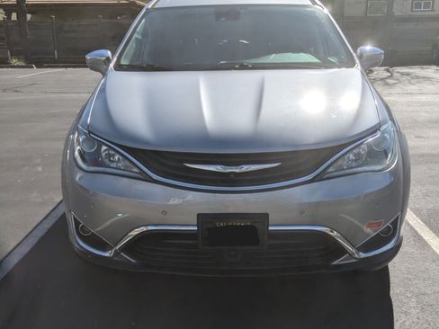 Used 2018 Chrysler Pacifica Limited w/ Advanced Safetytec Group image 1