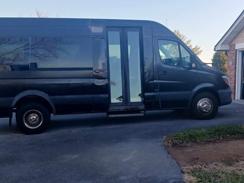 Used 2014 Mercedes-Benz Sprinter 3500 image 2