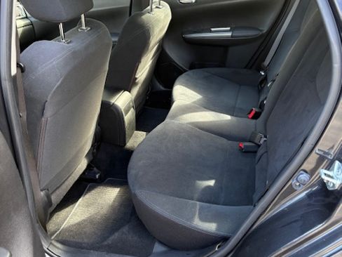 Used 2011 Subaru Impreza 2.5i image 8