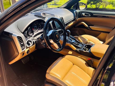 Used 2017 Porsche Cayenne S AWD/4WD image 2