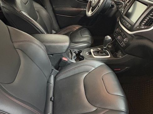 Used 2015 Jeep Cherokee Trailhawk w/ Comfort/Convenience Group image 9