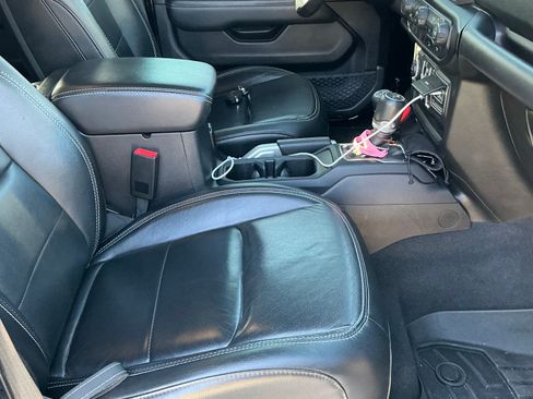 Used 2019 Jeep Wrangler Unlimited Sahara w/ Uconnect 4C Nav & Sound Group AWD/4WD image 16