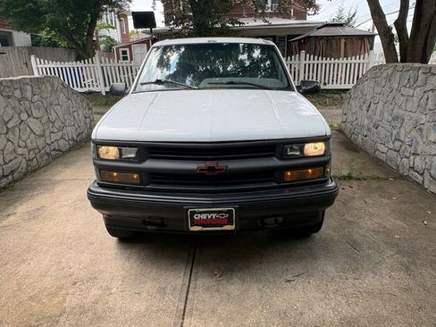 Used 1996 Chevrolet Tahoe 4WD 2-Door image 2