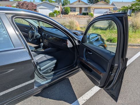 Used 2010 BMW 335i Sedan image 18