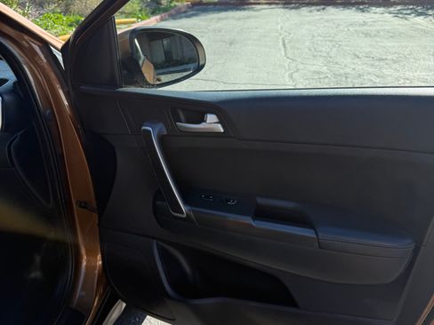 Used 2018 Kia Sportage LX image 1