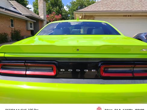 Used 2015 Dodge Challenger SRT w/ Technology Group image 8