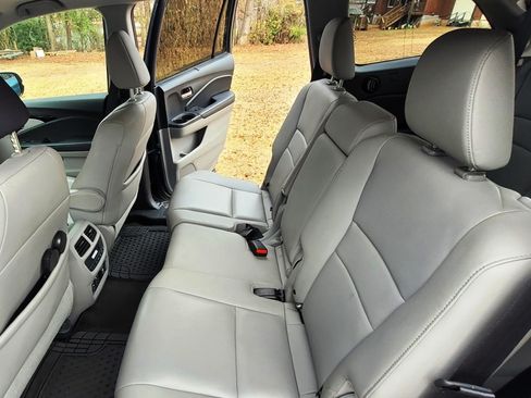 Used 2016 Honda Pilot Touring image 17