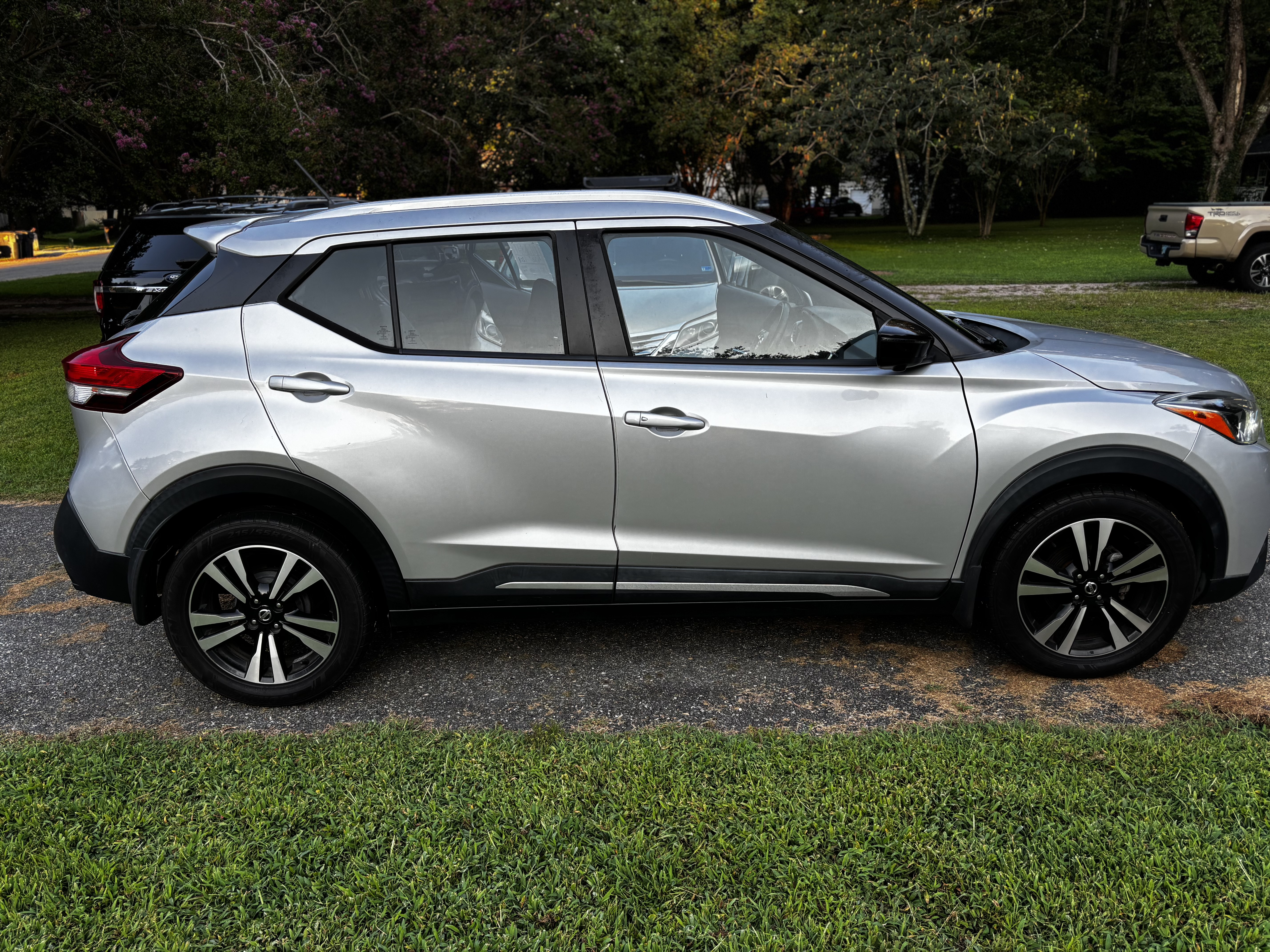 Used 2018 Nissan Kicks SR FWD image 5