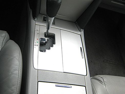 Used 2011 Toyota Camry SE w/ SE/XLE Extra-Value Pkg image 15