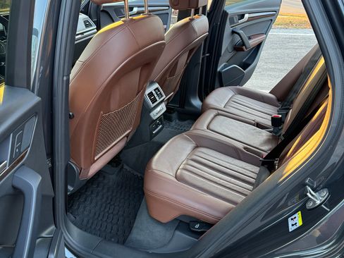 Used 2019 Audi Q5 2.0T Premium Plus image 2