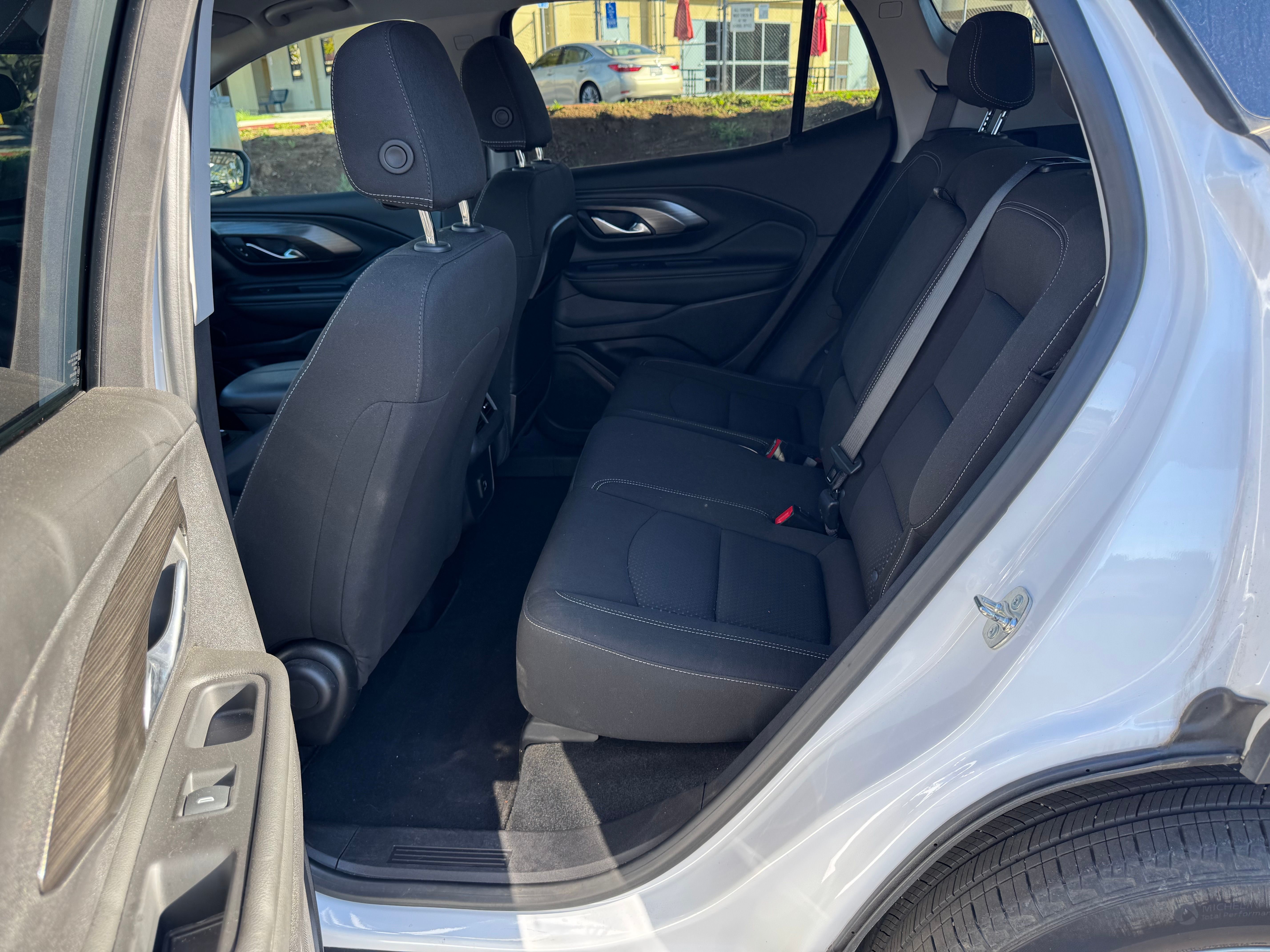 Used 2024 GMC Terrain SLE FWD image 11