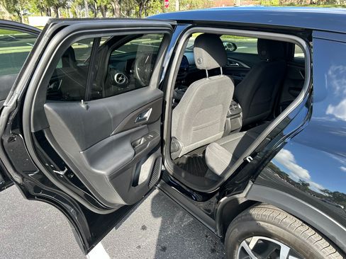 Used 2025 Chevrolet Equinox EV LT image 6