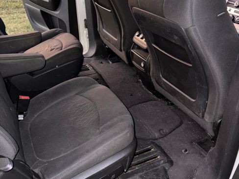 Used 2012 GMC Acadia SLE image 10