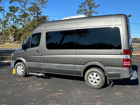 Used 2018 Mercedes-Benz Sprinter 2500 image 5