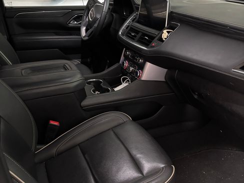 Used 2023 GMC Yukon XL SLT image 13