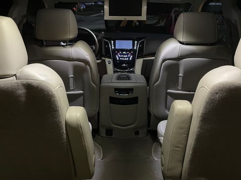 Used 2016 Cadillac Escalade Premium image 25